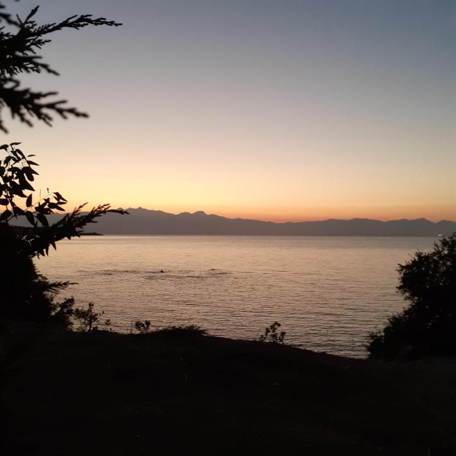 Seafront Studio With Direct Beach Access Koroni  Bagian luar foto